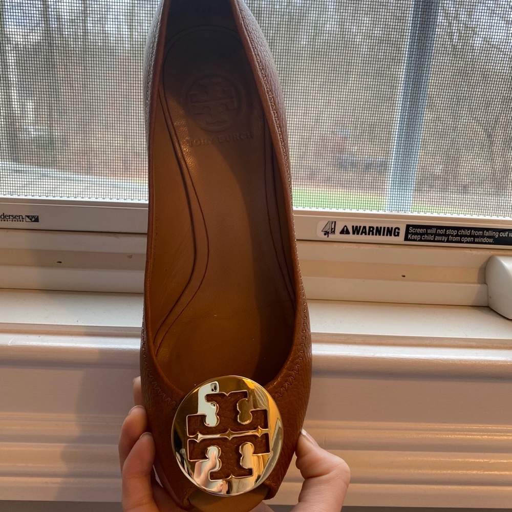 TORY BURCH caramel leather peep toe heels